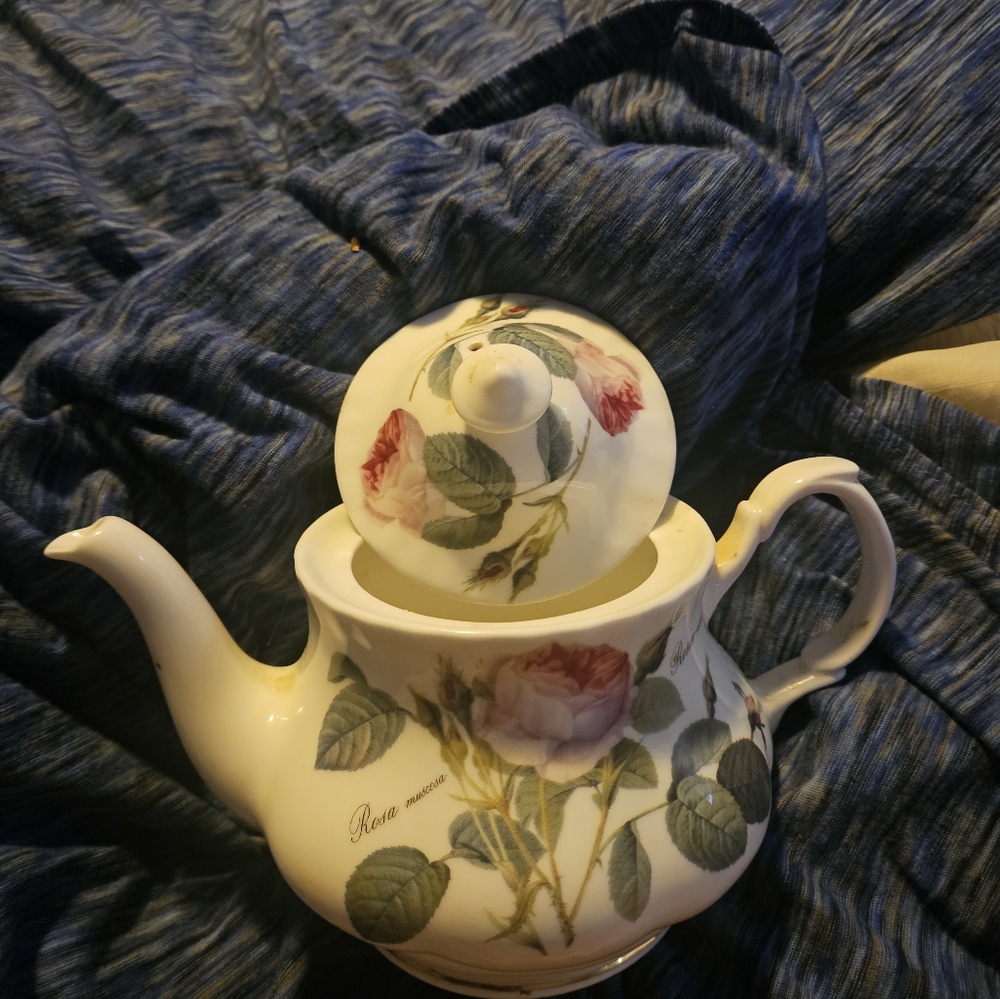 Teapot - Picture 3 of 7